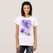 ein lila Blume-gemusterter T - Shirt (Vorne ganz)