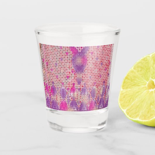ein lila Hintergrund mit Punkten Schnapsglas (Vorderseite)
