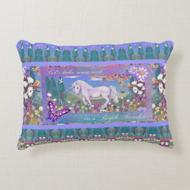 Ein lila Paradies Dekokissen