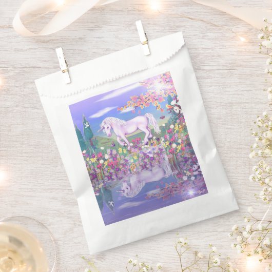 Ein lila Paradies Geschenktütchen (Ausgeschnitten)