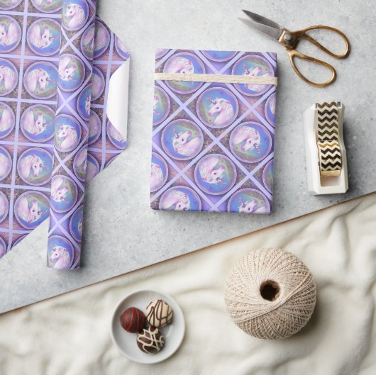 Ein lila Paradiespapier Geschenkpapier (Kunsthandwerk)