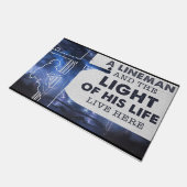 Ein Lineman und das Licht seines Lebens lustige Ma Fußmatte (Schrägansicht)