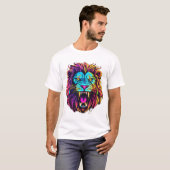 ein lionenwütendes Gesicht mit einer Schlange um i T-Shirt (Vorne ganz)