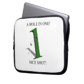 Ein Loch in einem Golfball Laptopschutzhülle (Vorderseite Links)