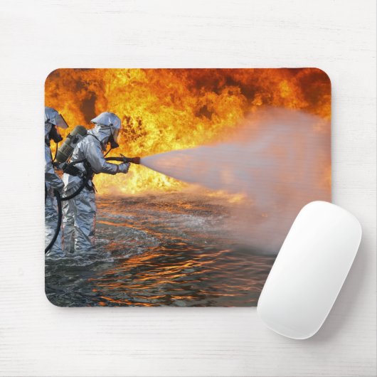 Ein Löschteam für Flugzeuge Mousepad (Mit Mouse)