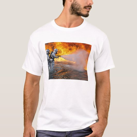 Ein Löschteam für Flugzeuge T-Shirt (Vorderseite)