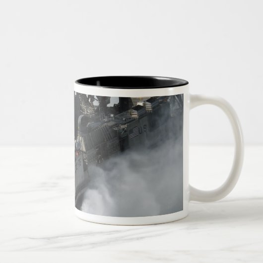 Ein Luftpolster der US-Marine Zweifarbige Tasse (Rechts)