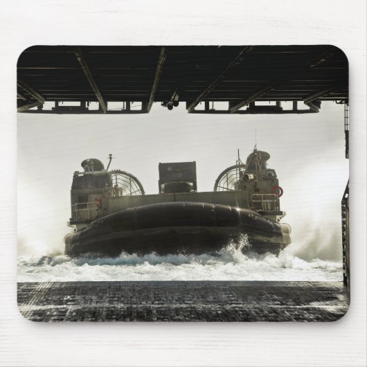 Ein Luftpolster für das Landefahrzeug bereitet sic Mousepad (Vorne)