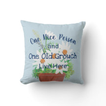 Ein lustiger Mensch und ein alter Grouch wohnen hi