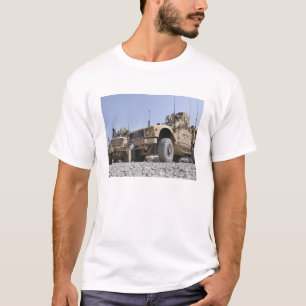 Ein M-ATV Bergwerk beständiger Hinterhalt T-Shirt