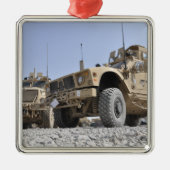 Ein M-ATV Mine Resistent Ambusgeschütztes Fahrzeug Silbernes Ornament (Vorne)