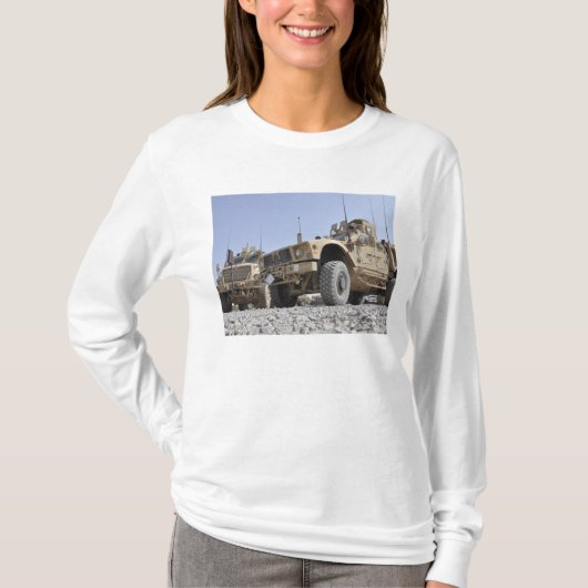 Ein M-ATV Mine Resistent Ambusgeschütztes Fahrzeug T-Shirt (Vorderseite)