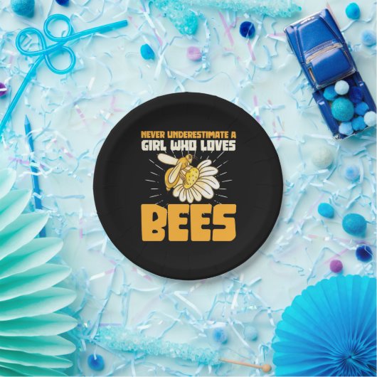 Ein Mädchen, das Bienen Liebe Pappteller (Party)