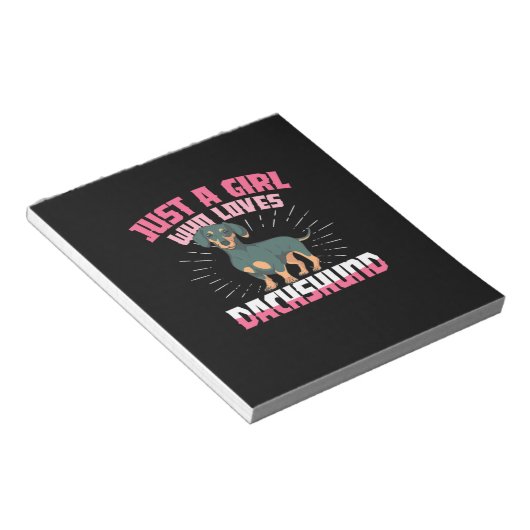 Ein Mädchen, das Dackel Lieben Notizblock (angewinkelt)