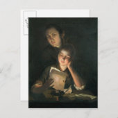 Ein Mädchen, das einen Brief von Candlelight liest Postkarte (Vorne/Hinten)