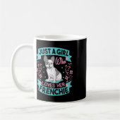 Ein Mädchen, das ihren französischen Bulldoggen Li Kaffeetasse (Links)