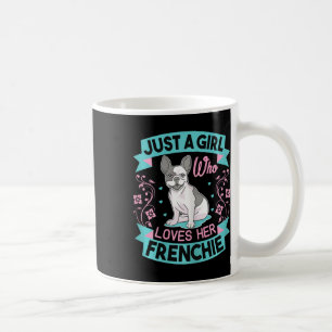 Ein Mädchen, das ihren französischen Bulldoggen Li Kaffeetasse
