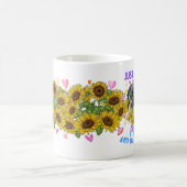 Ein Mädchen, das Lieben Mops Sonnenblumen Blütenhu Kaffeetasse (Mittel)
