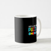 Ein Mädchen, das Rätsel-Rätsel-Horror liebt Kaffeetasse (VorderseiteRechts)