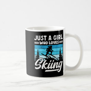 Ein Mädchen, das Skifahren liebt, macht Spaß im Wi Kaffeetasse