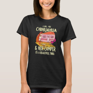 Ein Mädchen ihr Chihuahua und ihr Camper Chiwawa D T-Shirt