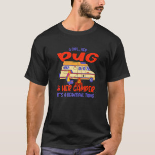Ein Mädchen, ihr Mops und ihr Wohnmobil Mops Hund T-Shirt