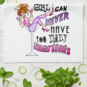 Ein Mädchen kann nie zu viele MARTINIS haben Handtuch (Gefaltet)
