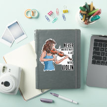Ein Mädchen mit einem Violin-Aufkleber