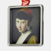 Ein Mädchen mit einer schwarzen Maske Silbernes Ornament (Links)