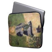 Ein Mädchen mit Wasserkocher von Pierre Renoir Laptopschutzhülle (Vorderseite Links)