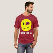 EIN MÄDCHEN SCHLUG MICH T-Shirt (Vorne ganz)