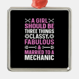 Ein Mädchen verheiratet mit einem Mechaniker Ornament Aus Metall