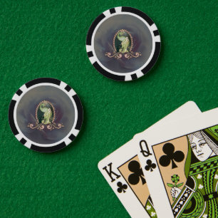 Ein majestätischer Pfau in Gold und Grün. Pokerchips