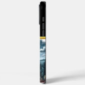 Ein majestätischer Wolf heult unter einem glühende Case-Mate iPhone Hülle (Rückseite / Links)