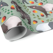 Ein malayisches Tapir-Tiermuster in Grün und Schwa Geschenkpapier (Rolleneckpunkt)