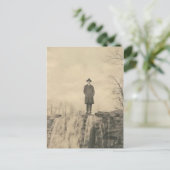 Ein Mann auf einer Klippe Postkarte (Stehend Vorderseite)