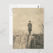 Ein Mann auf einer Klippe Postkarte (Vorne/Hinten)