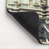 Ein Mann, der durch einen Elefanten gesegnet wird Mousepad (Ecke)