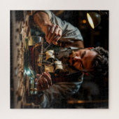 Ein Mann, der ein Schiff in einer Flasche baut Puzzle (Horizontal)