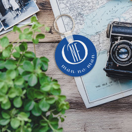 Ein Mann, der kein Mensch ermuntert, zitiert blau Schlüsselanhänger