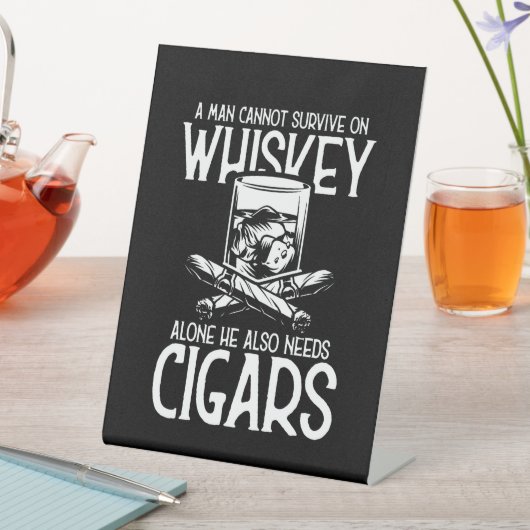 Ein Mann, der Whiskey und Zigarre Liebe Sockelschild (In Situ)