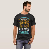 Ein Mann und sein Boot-Design T-Shirt (Vorne ganz)