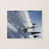 Ein männliches Snowboarder-Ripping-Pulver in Idaho Puzzle (Horizontal)