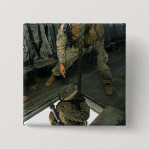 Ein Marine schickt einen anderen Marine in die Höl Button