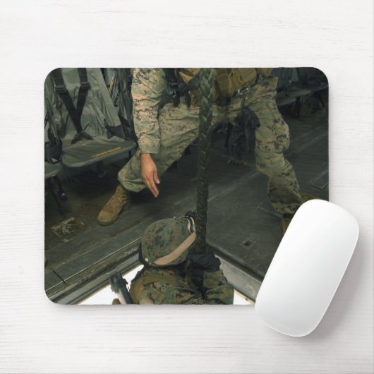 Ein Marine schickt einen anderen Marine in die Höl Mousepad (Mit Mouse)