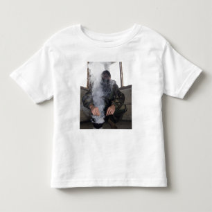 Ein Marinesoldat füllt die Gaskammer mit mehr Kleinkind T-shirt
