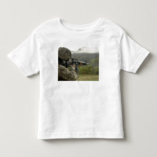Ein Marinesoldat leitet Bohrgeräte Kleinkind T-shirt