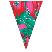 Ein markanter rot-grüner Schal mit Blumen und Lea Wimpelkette (Erste Fahne)