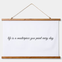 Ein Meisterwerk aus Holz, das an der Wand hängt