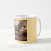 Ein melanistisches Zebra beim Grasen Kaffeetasse (VorderseiteRechts)